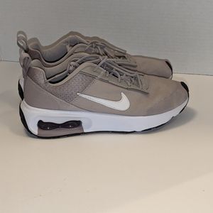 Nike Air Max INTRLK Women's size 8 Grayish Purple Color